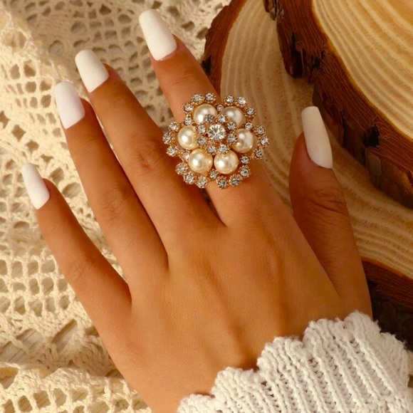 Faux Pearl Rhinestone Decor Ring - Picture 4 of 4